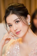 a-hau-Huyen-My-mac-xuyen-thau-chay-show-ngay-cuoi-nam-fan-khen-dep-chuan-1m-1579767921-width64...jpg a-hau-Huyen-My-mac-xuyen-thau-chay-show-ngay-cuoi-nam-fan-khen-dep-chuan-1m-1579767921-width64...jpg